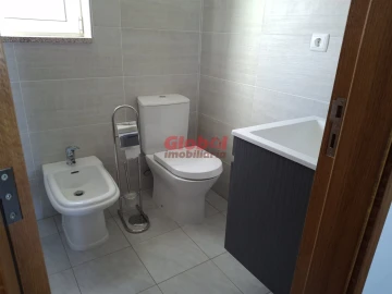 Moradia T4 para Venda em Romãs, Decermilo e Vila Longa