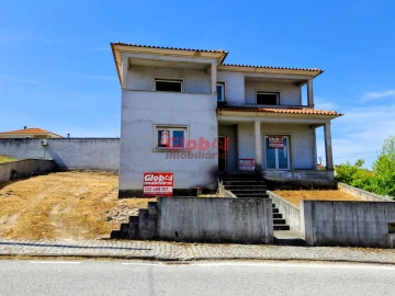 Moradia T4 para Venda em Aguiar da Beira e Coruche