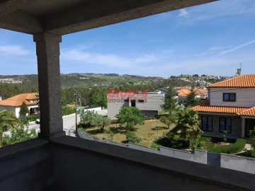 Moradia T4 para Venda em Aguiar da Beira e Coruche