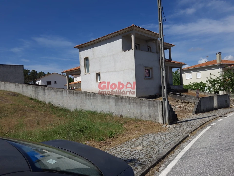 Moradia T4 para Venda em Aguiar da Beira e Coruche Foto 3