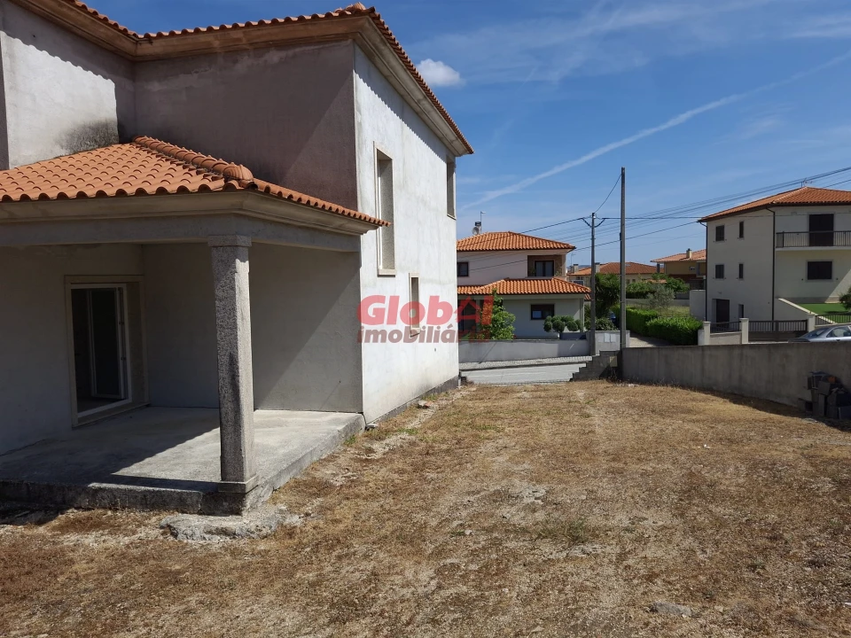 Moradia T4 para Venda em Aguiar da Beira e Coruche Foto 4