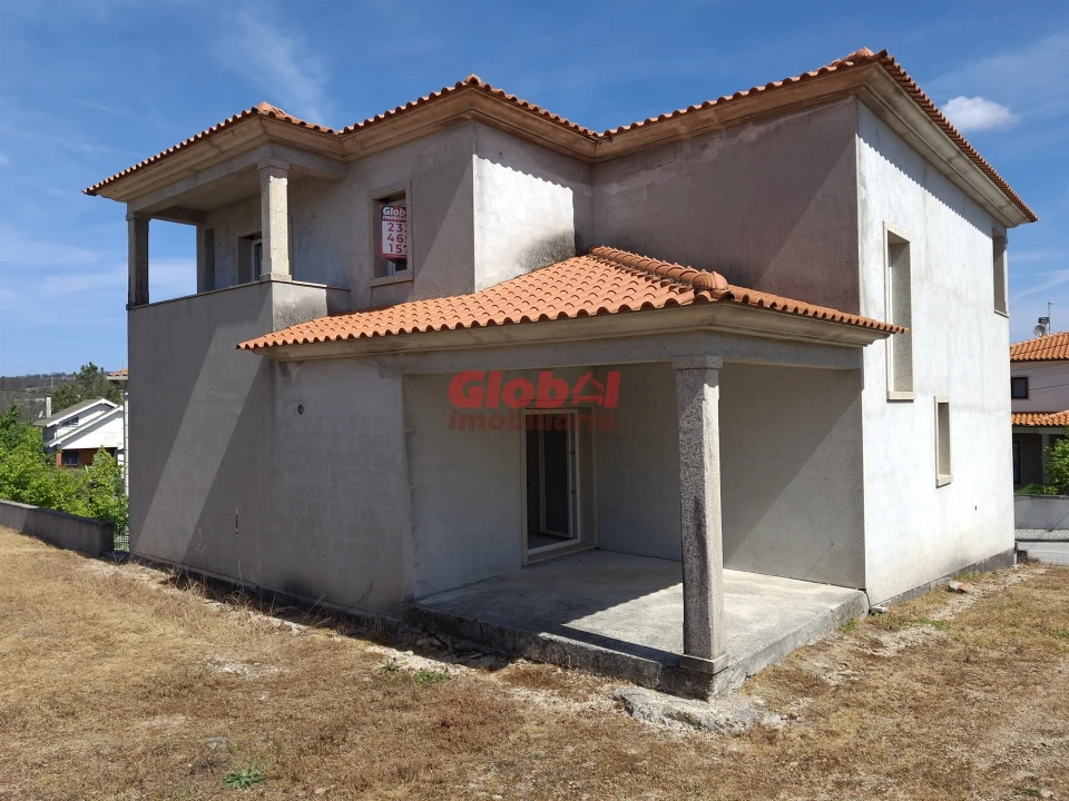 Moradia T4 para Venda em Aguiar da Beira e Coruche Foto 2