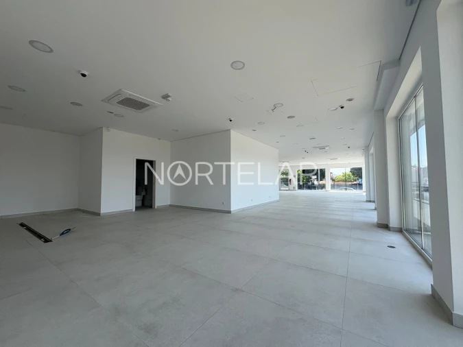 Loja para Arrendamento em Ribeirão Foto 5