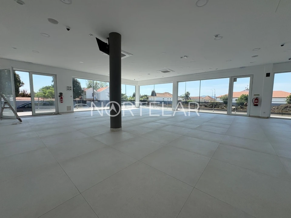 Loja para Arrendamento em Ribeirão Foto 2