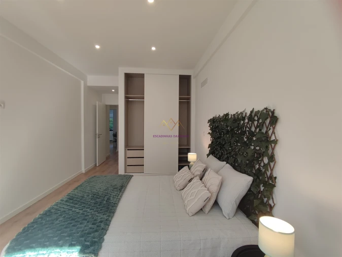 Apartamento T2 para Venda em Benfica Foto 2