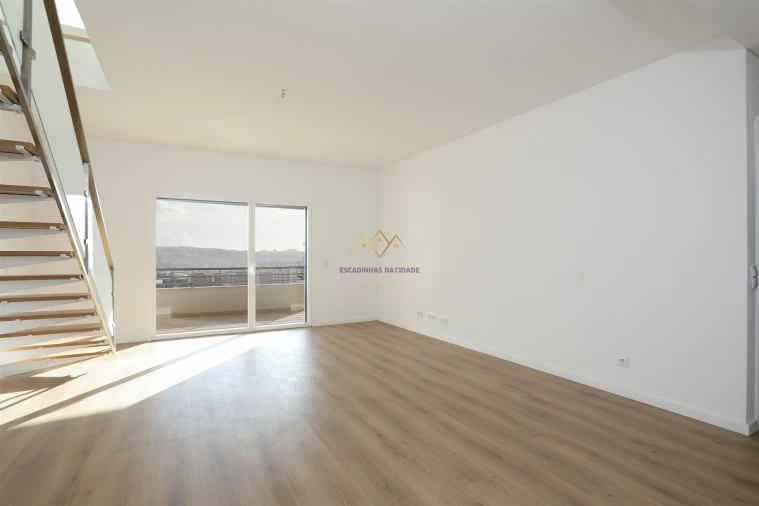 Apartamento T4 para Venda em Odivelas Foto 3