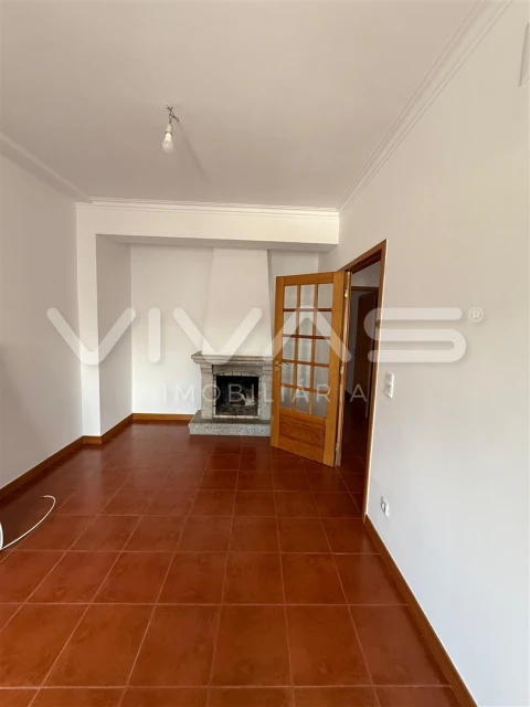 Apartamento T2 para Arrendamento em Vila Verde e Barbudo