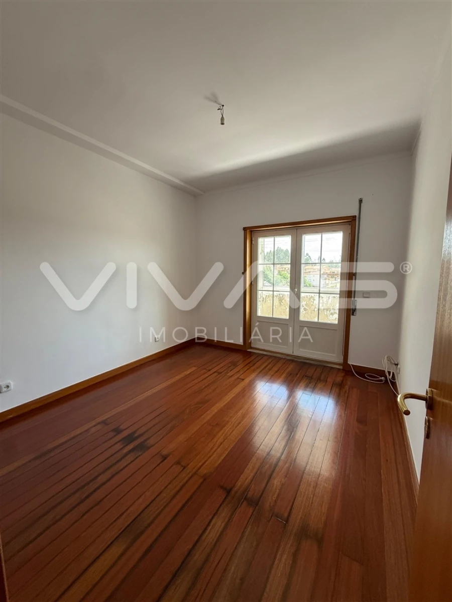 Apartamento T2 para Arrendamento em Vila Verde e Barbudo Foto 5