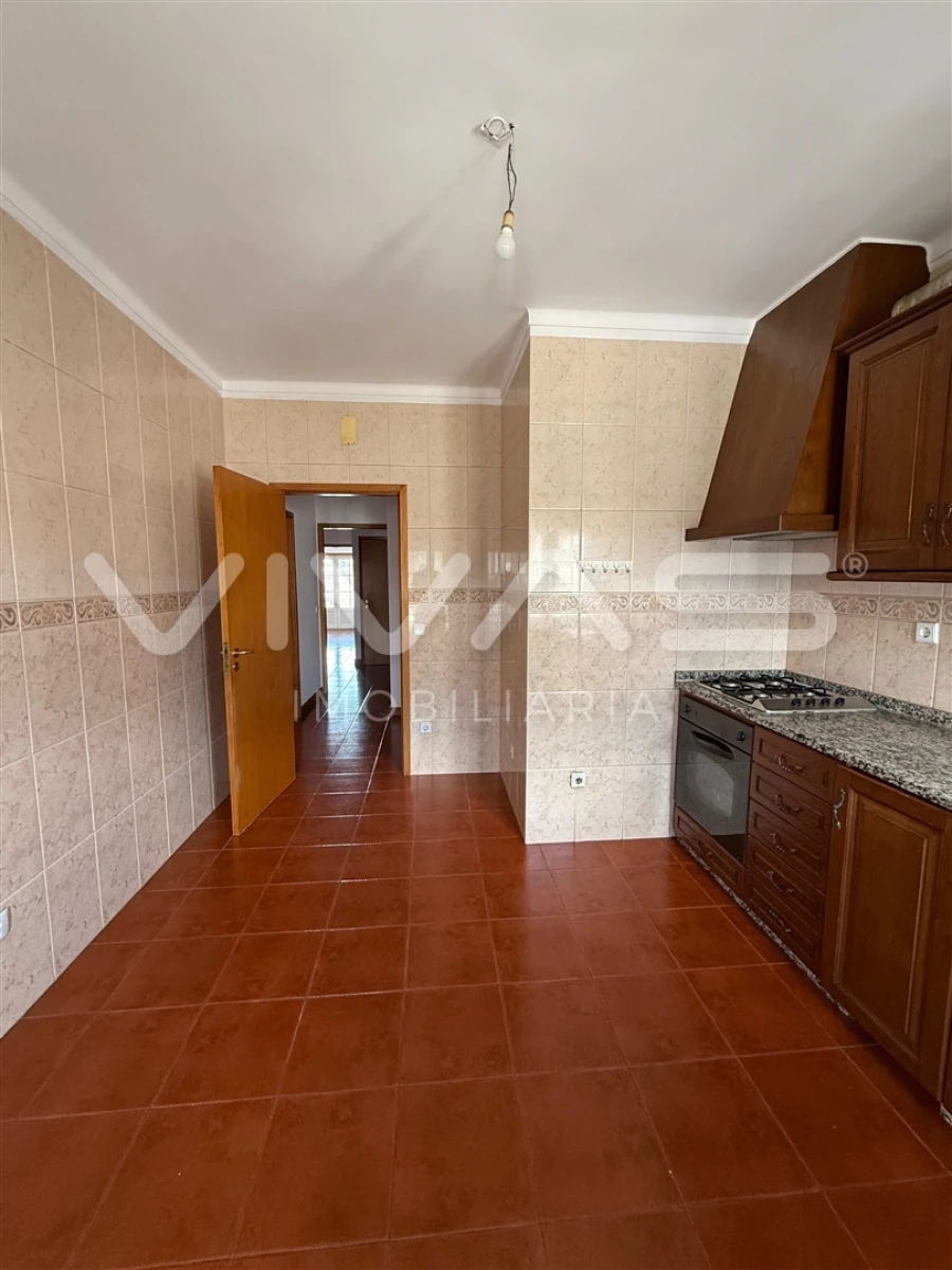Apartamento T2 para Arrendamento em Vila Verde e Barbudo Foto 2