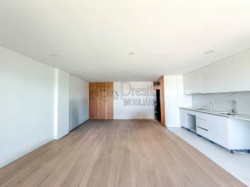 Apartamento T2 para Arrendamento em Urgezes