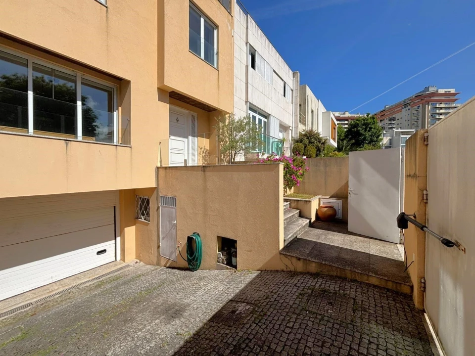 Moradia T5 para Venda em Aldoar, Foz do Douro e Nevogilde Foto 3