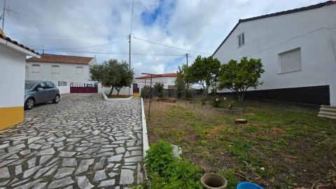 Moradia T2 para Venda em Benquerenças