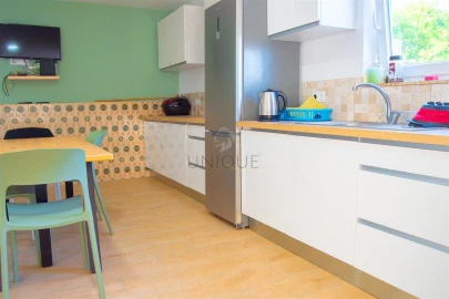 Quarto para Arrendamento em Aradas