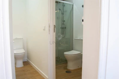 Quarto para Arrendamento em Aradas