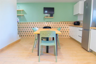 Quarto para Arrendamento em Aradas