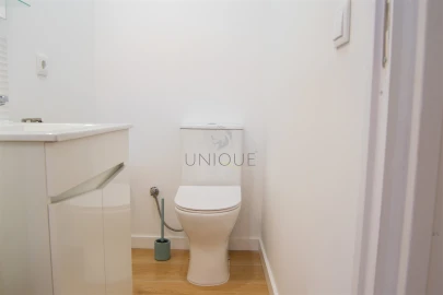 Quarto para Arrendamento em Aradas