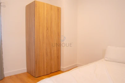 Quarto para Arrendamento em Aradas