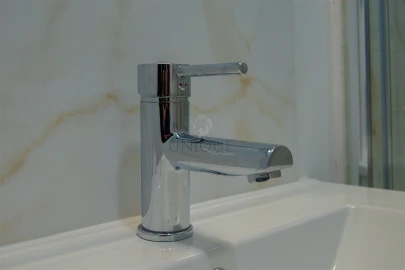 Quarto para Arrendamento em Aradas