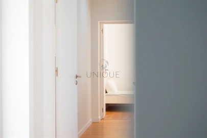 Quarto para Arrendamento em Aradas