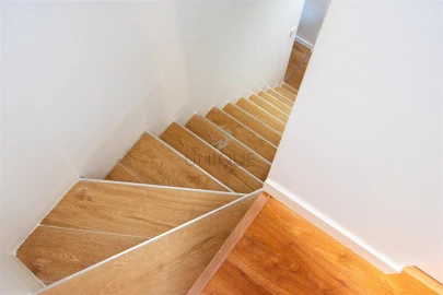 Quarto para Arrendamento em Aradas