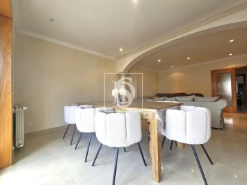 Apartamento T4 para Venda em Sé, Santa Maria e Meixedo