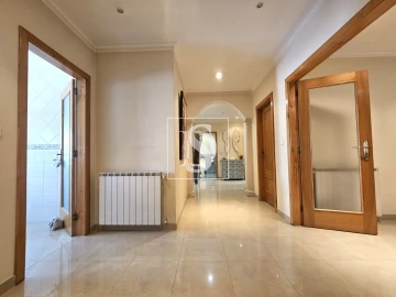 Apartamento T4 para Venda em Sé, Santa Maria e Meixedo