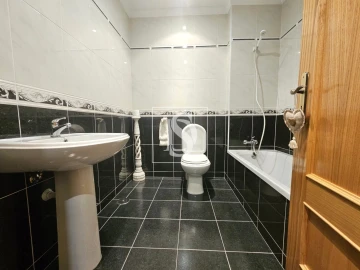 Apartamento T4 para Venda em Sé, Santa Maria e Meixedo