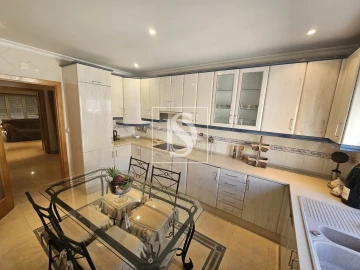 Apartamento T4 para Venda em Sé, Santa Maria e Meixedo