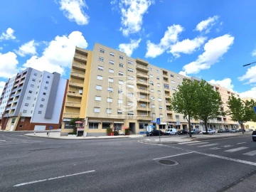 Apartamento T4 para Venda em Sé, Santa Maria e Meixedo