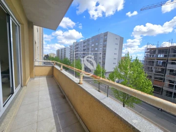 Apartamento T4 para Venda em Sé, Santa Maria e Meixedo