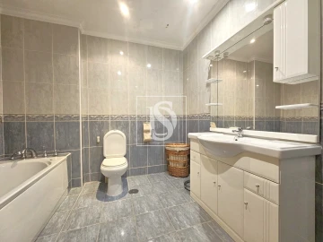 Apartamento T4 para Venda em Sé, Santa Maria e Meixedo