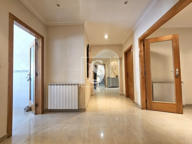 Apartamento T4 para Venda em Sé, Santa Maria e Meixedo Foto 3