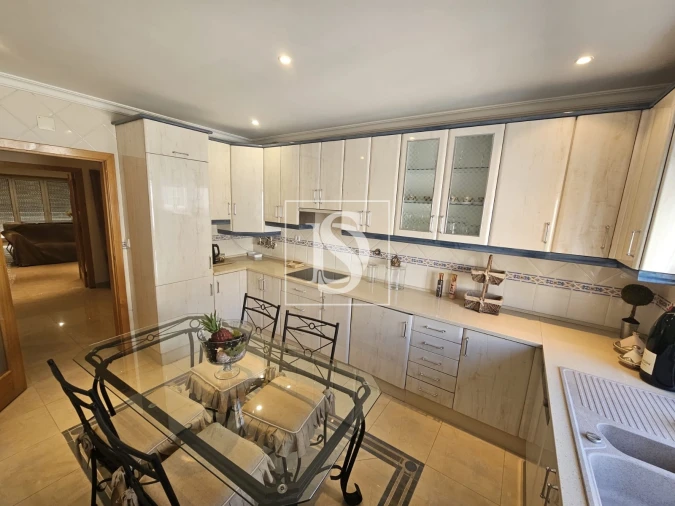 Apartamento T4 para Venda em Sé, Santa Maria e Meixedo Foto 4