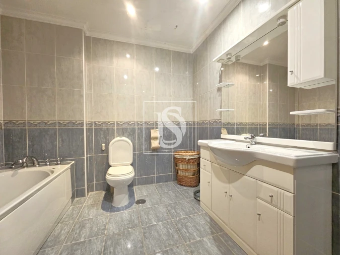 Apartamento T4 para Venda em Sé, Santa Maria e Meixedo Foto 16