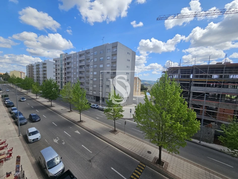 Apartamento T4 para Venda em Sé, Santa Maria e Meixedo Foto 9