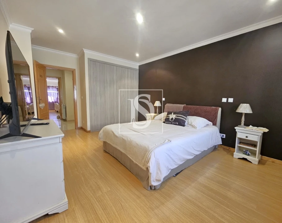 Apartamento T4 para Venda em Sé, Santa Maria e Meixedo Foto 15