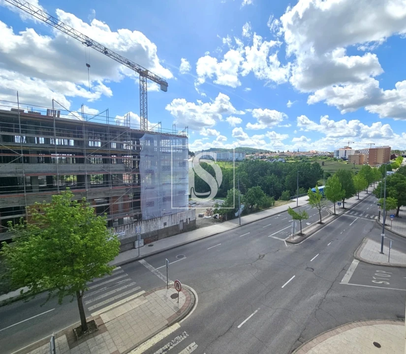 Apartamento T4 para Venda em Sé, Santa Maria e Meixedo Foto 8
