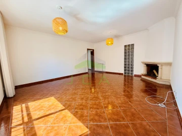 Apartamento T3 para Arrendamento em Marrazes e Barosa