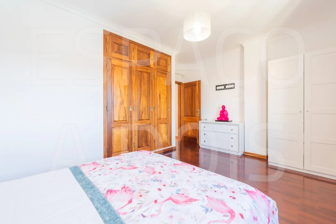 Moradia T7 para Venda em Algueirão-Mem Martins Foto 94