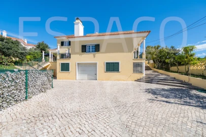 Moradia T7 para Venda em Algueirão-Mem Martins