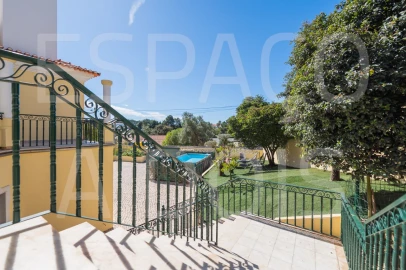 Moradia T7 para Venda em Algueirão-Mem Martins