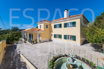Moradia T7 para Venda em Algueirão-Mem Martins