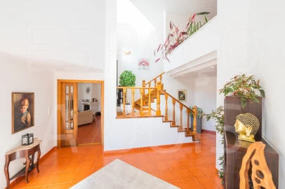 Moradia T7 para Venda em Algueirão-Mem Martins