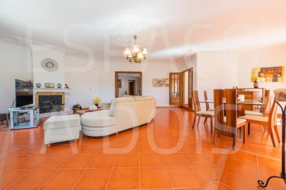 Moradia T7 para Venda em Algueirão-Mem Martins