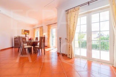 Moradia T7 para Venda em Algueirão-Mem Martins