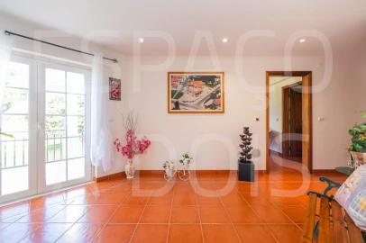 Moradia T7 para Venda em Algueirão-Mem Martins