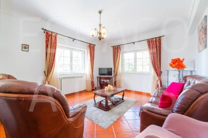 Moradia T7 para Venda em Algueirão-Mem Martins