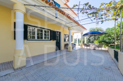 Moradia T7 para Venda em Algueirão-Mem Martins