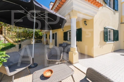 Moradia T7 para Venda em Algueirão-Mem Martins