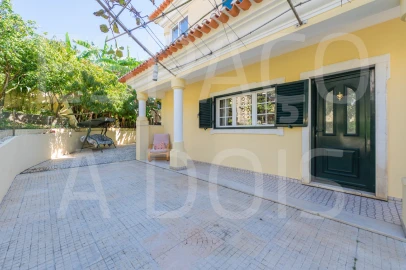 Moradia T7 para Venda em Algueirão-Mem Martins